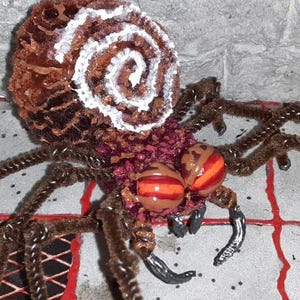 SPIRAL DEATHTRAP (Chenille Macabre) Pipe cleaner figure