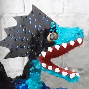 Figura de limpiapipas DRAGÓN AZUL DE MEDIANOCHE (Chenille Macabre)