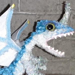 Figura de limpiapipas FROST DRAGON (Chenille Macabre)