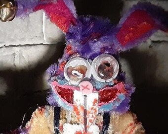 BELLHOP (AMPUTHEATRE) Pipe cleaner figure
