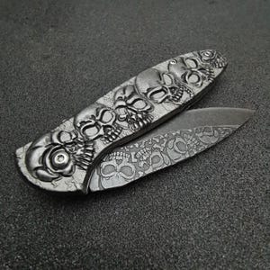 Skull Folding Knife for Men – Tactical Pocket Blade, Gothic Engraved Design, Gift for Him