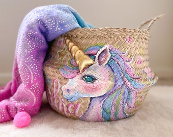 Panier à jouets licorne personnalisé peint à la main, cadeau prénom pour bébé, rangement de jouets, joli panier en jonc de mer pour chambre d'enfant, panier mural suspendu