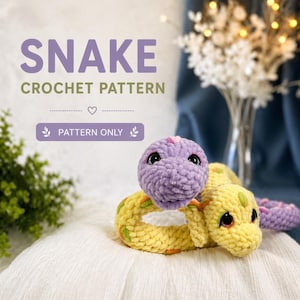 Peut inclure: Un jouet serpent au crochet avec un corps jaune et une tête violette. Le serpent a de grands yeux noirs et des accents verts et orange. L'image comprend le texte "SNAKE CROCHET PATTERN" et "PATTERN ONLY".