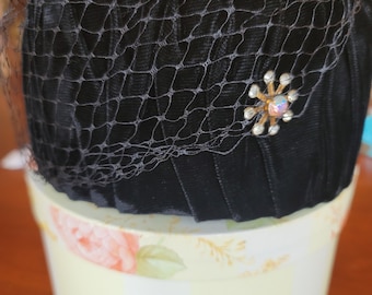 With Hatbox Black Pleated Pillbox Hat Veil Brooch Velour Vintage