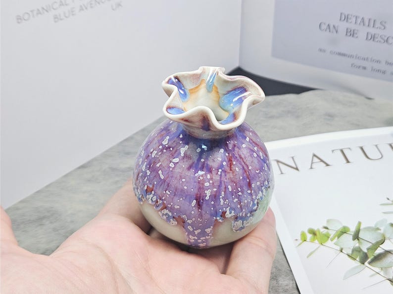 Unique Handmade Green Mini Ceramic Flower Vase - Gift for Vase Lovers bild 9