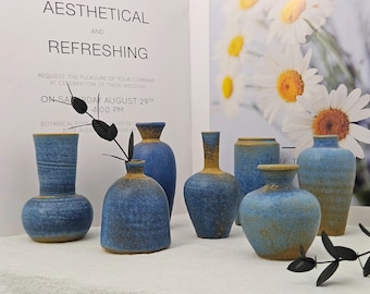 Handgemachte Keramik Blue Bud Vase: Gedenkvase, Kamin-Dekor-Keramik, kleine Akzent-Dekor