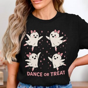 Camiseta de baile de Halloween, linda camiseta de fantasma de bailarina, camiseta de ballet &quot;Baila o trátame&quot;, divertida camiseta de bailarina de Halloween, disfraz de baile espeluznante.