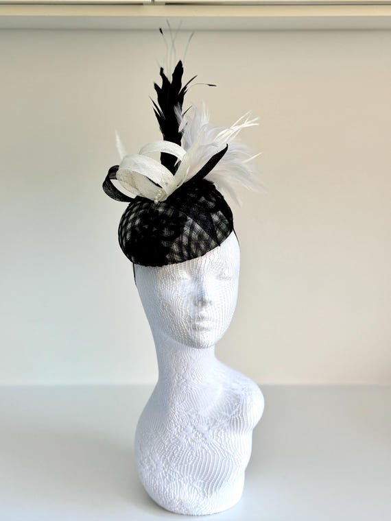 Ebony Grace Fascinator: Black Lace Headpiece With Feather  display picture 3