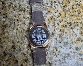 Vtg 1990 Women Guess Quartz WR Analog 34mm Dial Contemporary Round Watch (F157) This item is unavailable - Etsy main image 2
