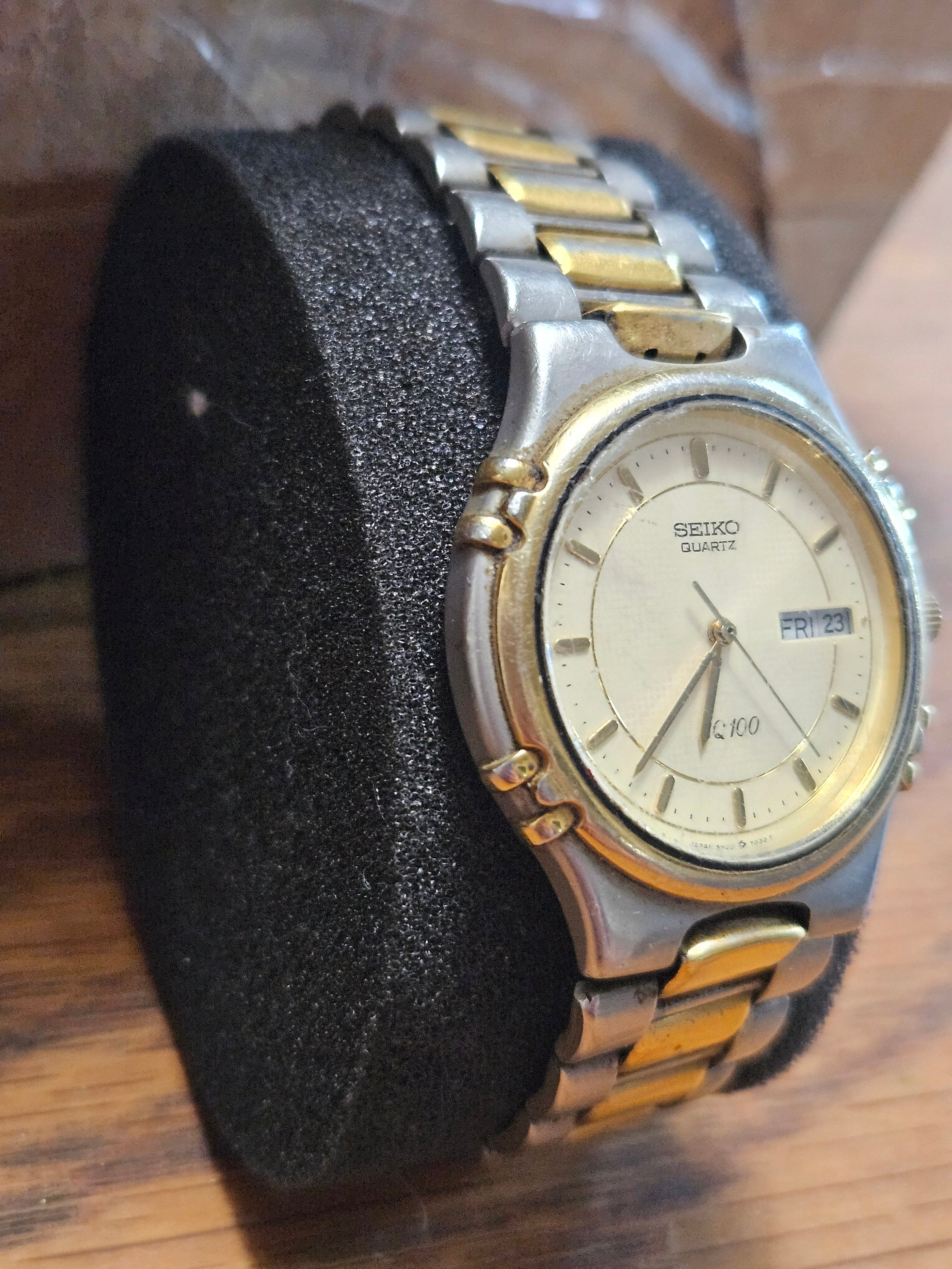 Vtg. Men's Seiko SQ 100 Two Tone Watch. Stainless and Water Vtg. Men's Seiko SQ 100 Two Tone Watch. Stainless and Water