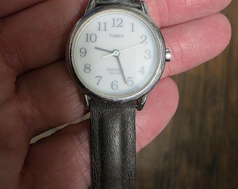 Vtg. Ladies Timex Indiglo Watch with leather band.