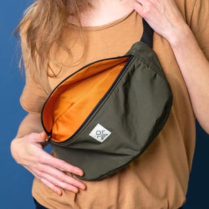 Sac banane kaki fait main - sac ventre végétalien - sac banane unisexe - sac banane décontracté - petit bandoulière - sac banane à la taille