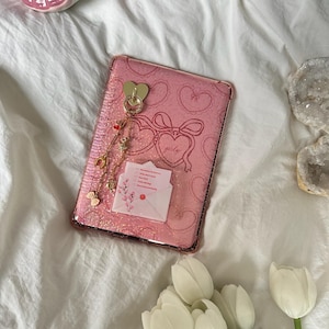 Romance tropes love letter grip for e-reader or phone