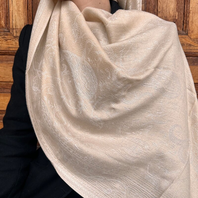 wrapping a pashmina shawl