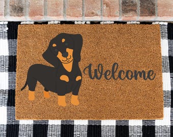 Custom Dachshund Welcome Mat – Cute Weenie Dog Doormat, Personalized Sausage Dog Entry Rug, Funny Pet Lover Gift, Home Porch Decor