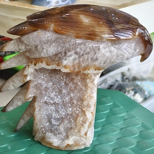 Geode Agate Eagle Skull Carving: Metaphysical Crystal Decor
