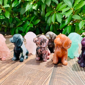 Hand-Carved Crystal Labrador Sculpture: Natural Gemstone Dog (2.4&#39;&#39;)