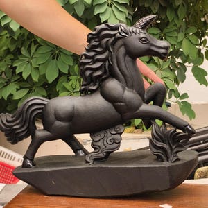 Scultura gigante di unicorno in ossidiana nera: decorazione per la casa in cristallo intagliato a mano