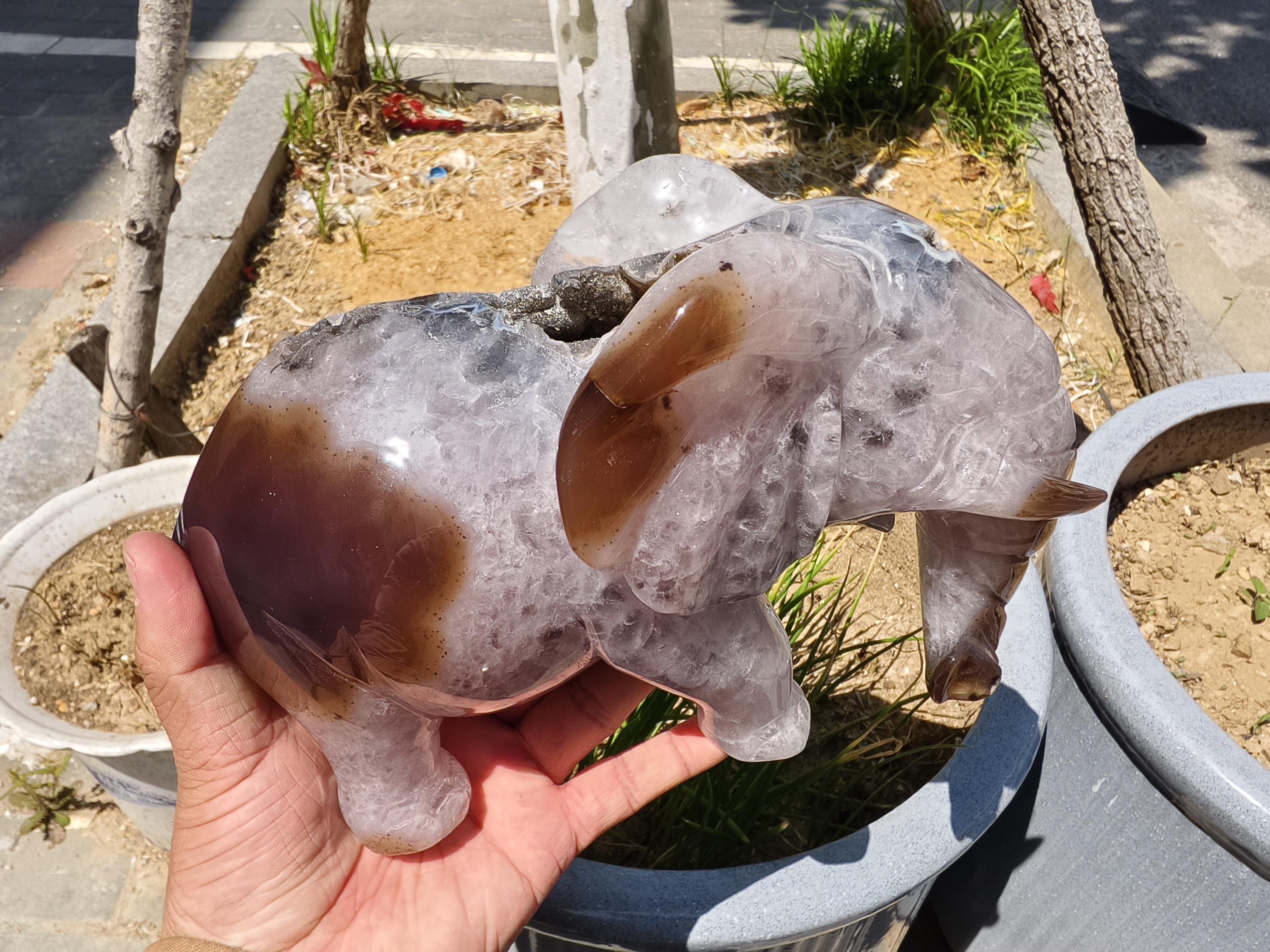 瑪瑙 ジオード 象の置物 天然瑪瑙ジオード象の置物：クリスタル動物