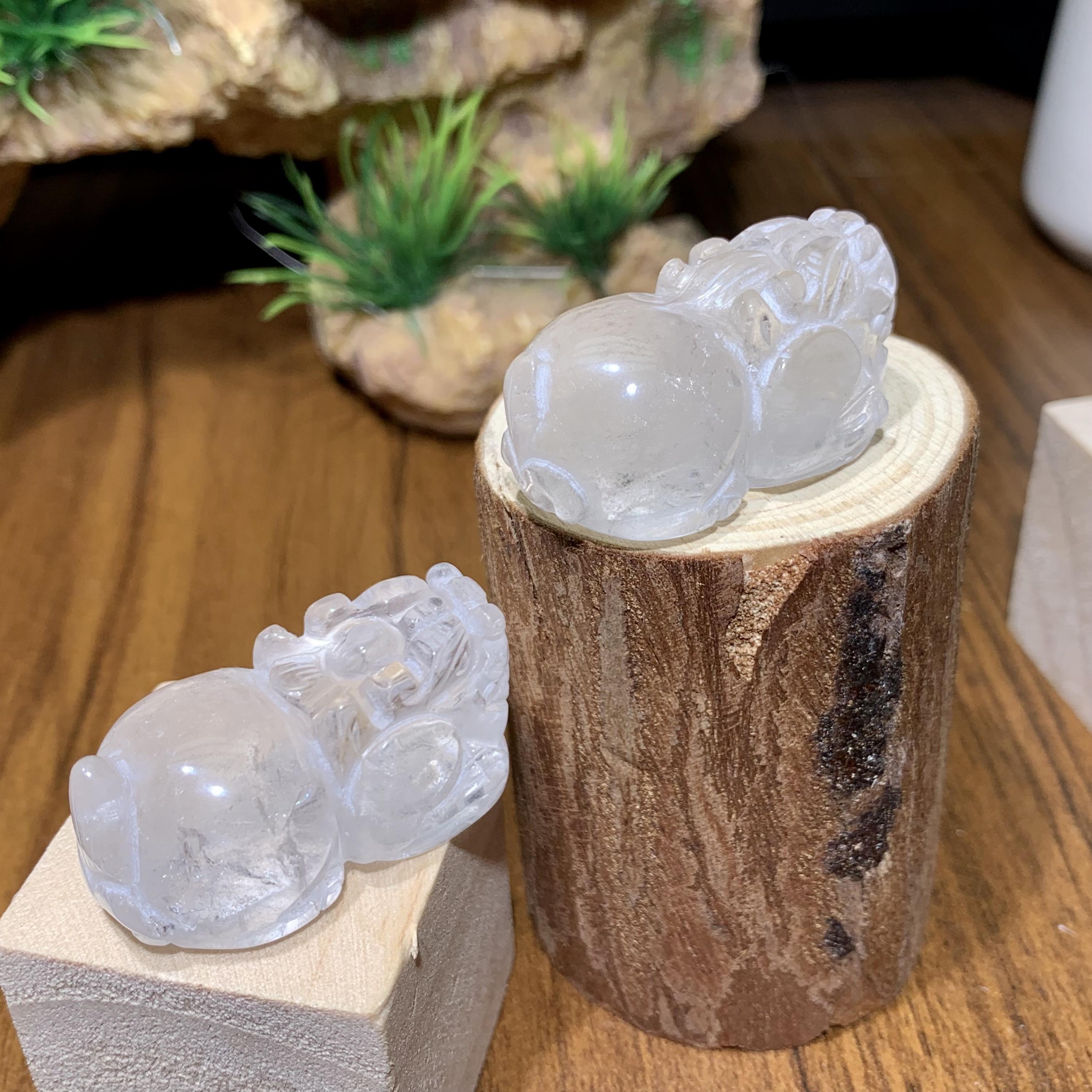 クリアクォーツの貔貅の置物：富と守護の水晶 - Etsy 日本