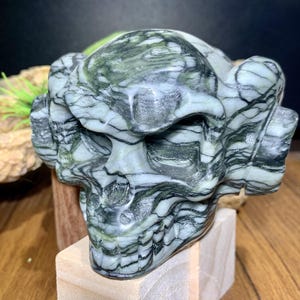 3.9'' Zebra Jasper Skull Sculpture, Home Decor, Metaphysical, Healing Crystal, Crystal Skull Decor, Crystal Skull Gift, Gifts For Friends