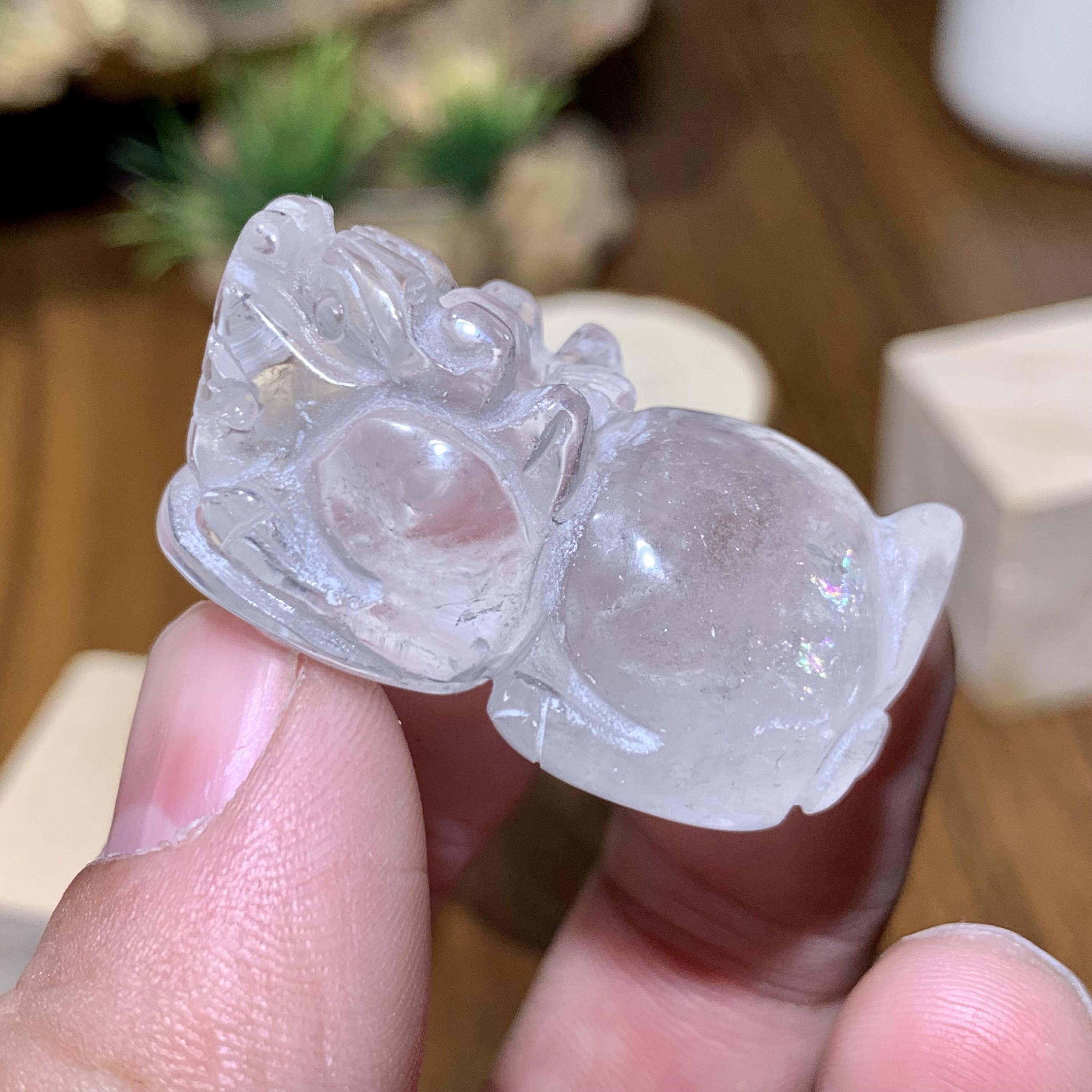 クリアクォーツの貔貅の置物：富と守護の水晶 - Etsy 日本