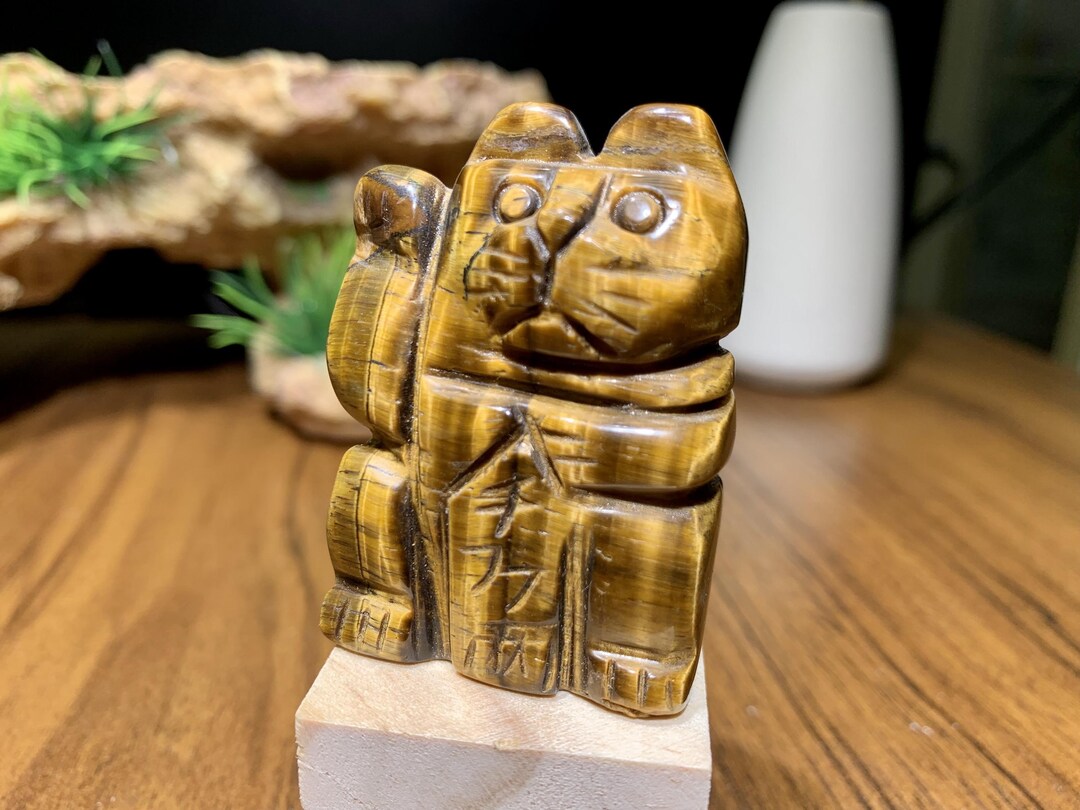 Sculpture naturelle de chat portebonheur en pierre d'oeil de tigre — free download