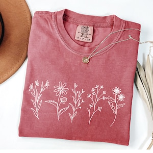 Camicia floreale Cottagecore, camicia botanica, camicia floreale, camicia naturalistica, maglietta con fiori di campo, camicia con fiori di campo, camicia con fiori di campo Comfort Colors