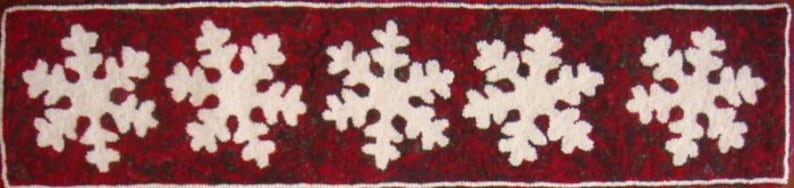 10 by 41 inches Snowflake Table Runner Primitive Rug Hooking Pattern PDF Download image 2