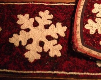 10 by 41 inches Snowflake Table Runner Primitive Rug Hooking Pattern PDF Download