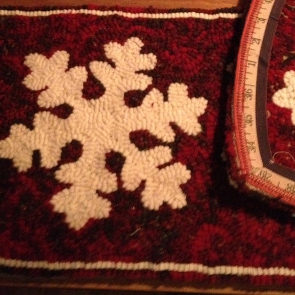 10 by 41 inches Snowflake Table Runner Primitive Rug Hooking Pattern PDF Download