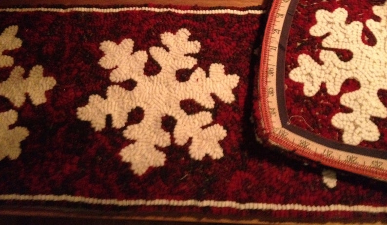 10 by 41 inches Snowflake Table Runner Primitive Rug Hooking Pattern PDF Download image 1