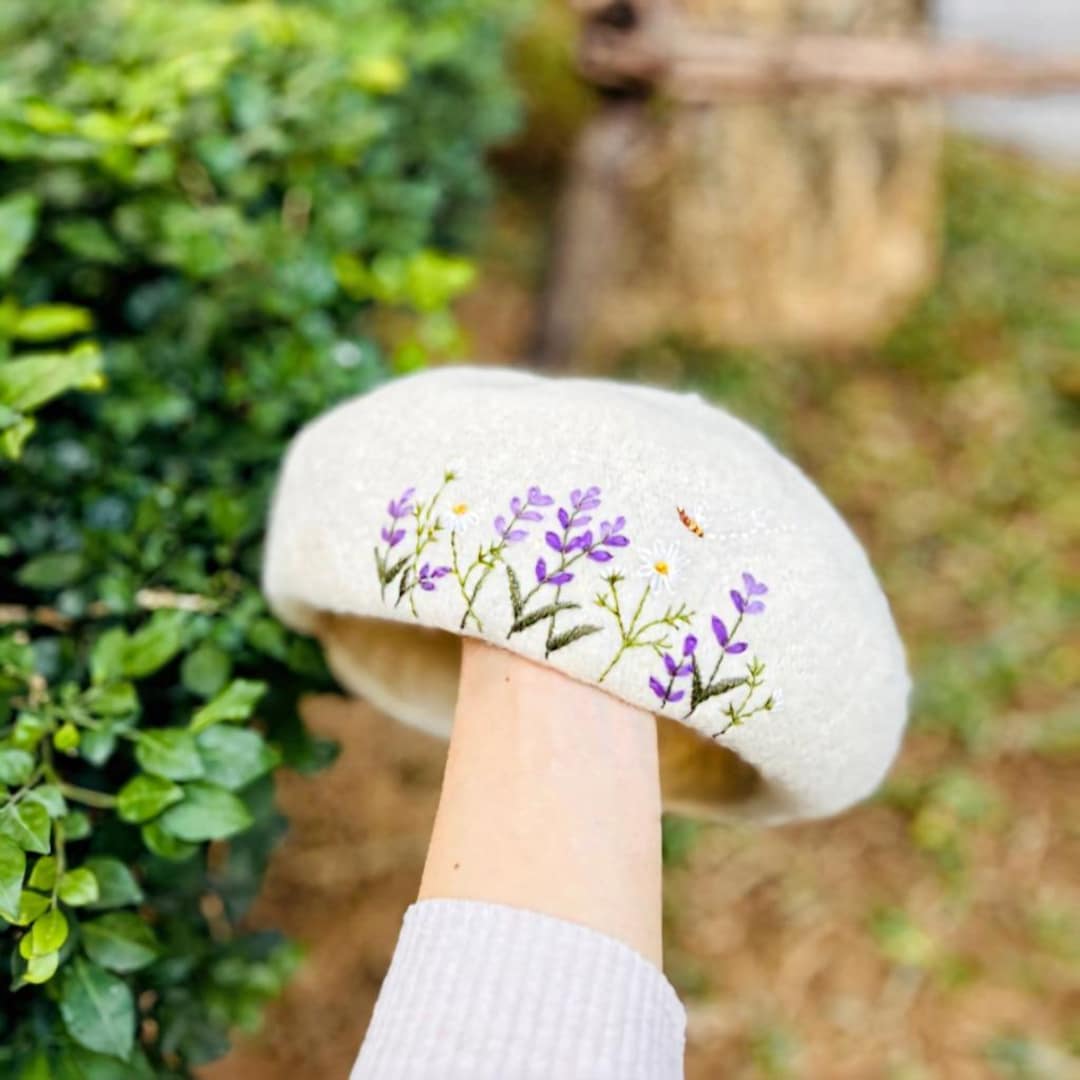 AWESOMENEEDS EQL フラワー装飾 ベレー帽 白 花柄刺繍ウールベレー帽、デイジーフレンチベレー帽刺繍、フレンチ