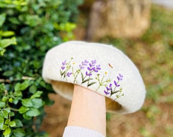 Handmade Floral Knit Beret: Ecru French Style Artist Hat - Etsy display picture 1