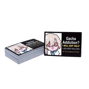 Pode incluir: Um monte de cartões de visita preto e branco com uma ilustração de desenho animado de uma pessoa com cabelo loiro usando óculos de sol. O texto no cartão diz "Gacha Addiction? I WILL NOT HELP 1-800-KEEP-ROLLING 24/7 Encouragement Hotline".