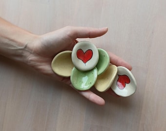 Handgjord orosten, keramisk tumsten, hjärtformad fidget