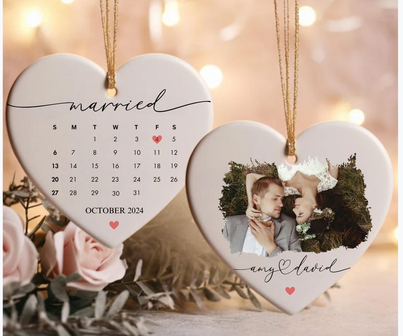 Custom Wedding Photo Christmas Ornament, Wedding Day Keepsake, Married Calendar Date, Personalized Wedding Gift, Photo Bauble for Newlyweds.