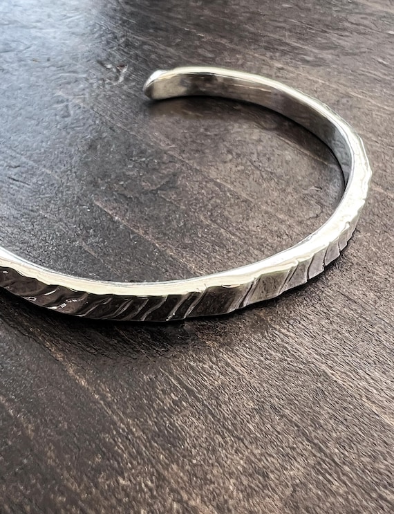 Cuttlebone Thin Wave Cuff