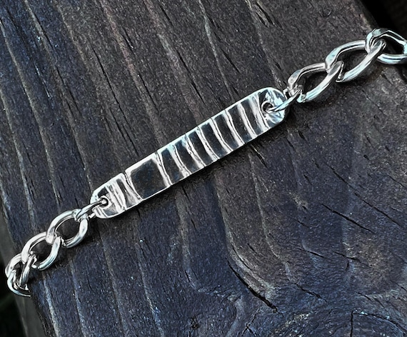Cuttlebone Thin Wave Bracelet