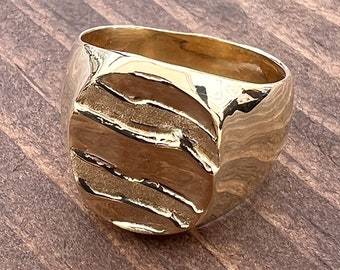 Cuttlebone Wave Signet Ring
