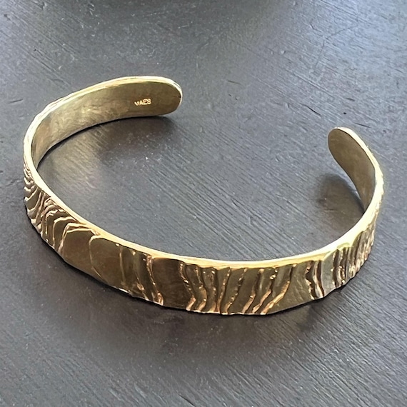 The Medium Cuttlebone Wave Cuff