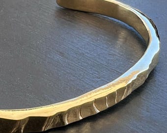 Cuttlebone Thin Wave Cuff