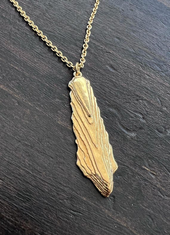 Cuttlebone Crest Necklace