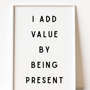 Aporto valor estando presente (imprimible), divertida cita laboral para pared, decoración con humor corporativo, lámina minimalista para oficina, regalo para compañeros de trabajo.