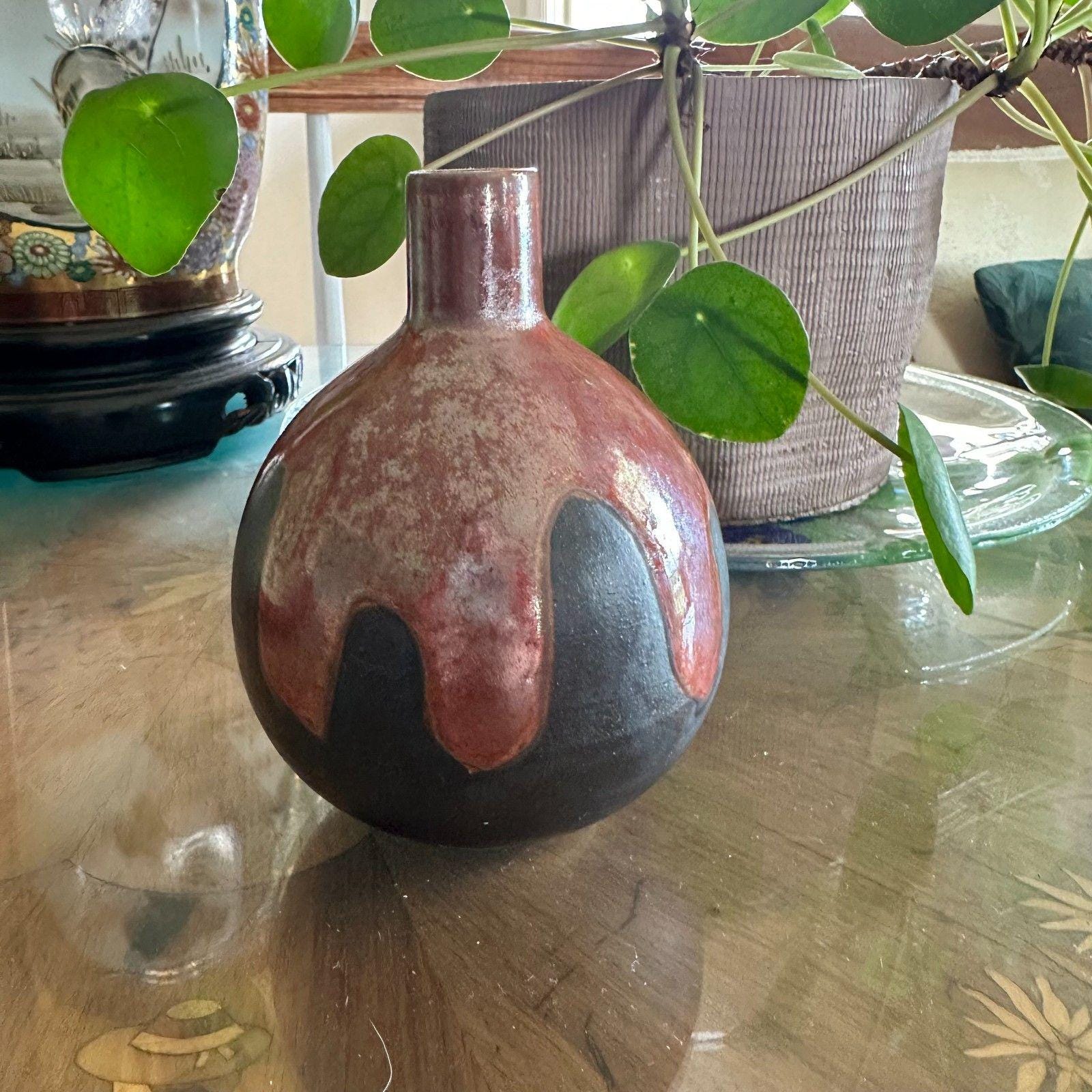赤釉 花瓶 作家 ヴィンテージサイン入り日本工房製陶器花瓶：赤釉
