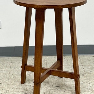 Arts And Crafts / Mission Style Oak Round End Table - Michael Cherry Stain