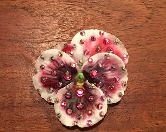 Rhinestoned 2.5" Fucsia e capelli di fiori pansi bianchi o clip ovunque