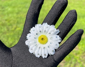 Small white Rhinestoned Daisy Clip