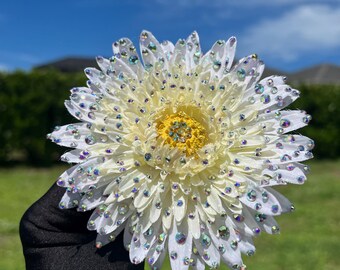 Medium white Rhinestoned Daisy Clip