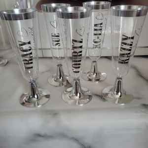 Champagnerflöten aus Kunststoff